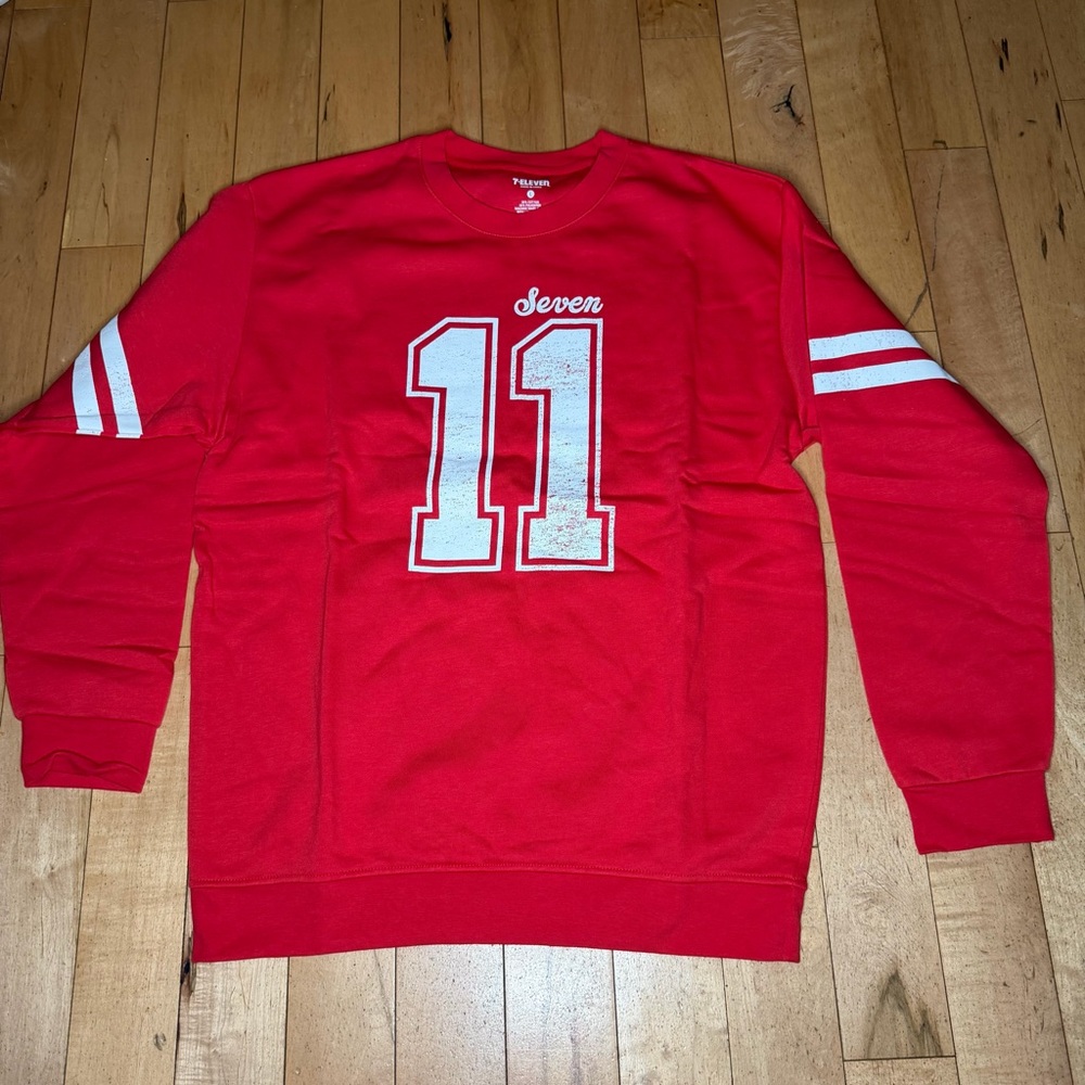 7-Eleven RED "Seven 11" sweatshirt Men’s L